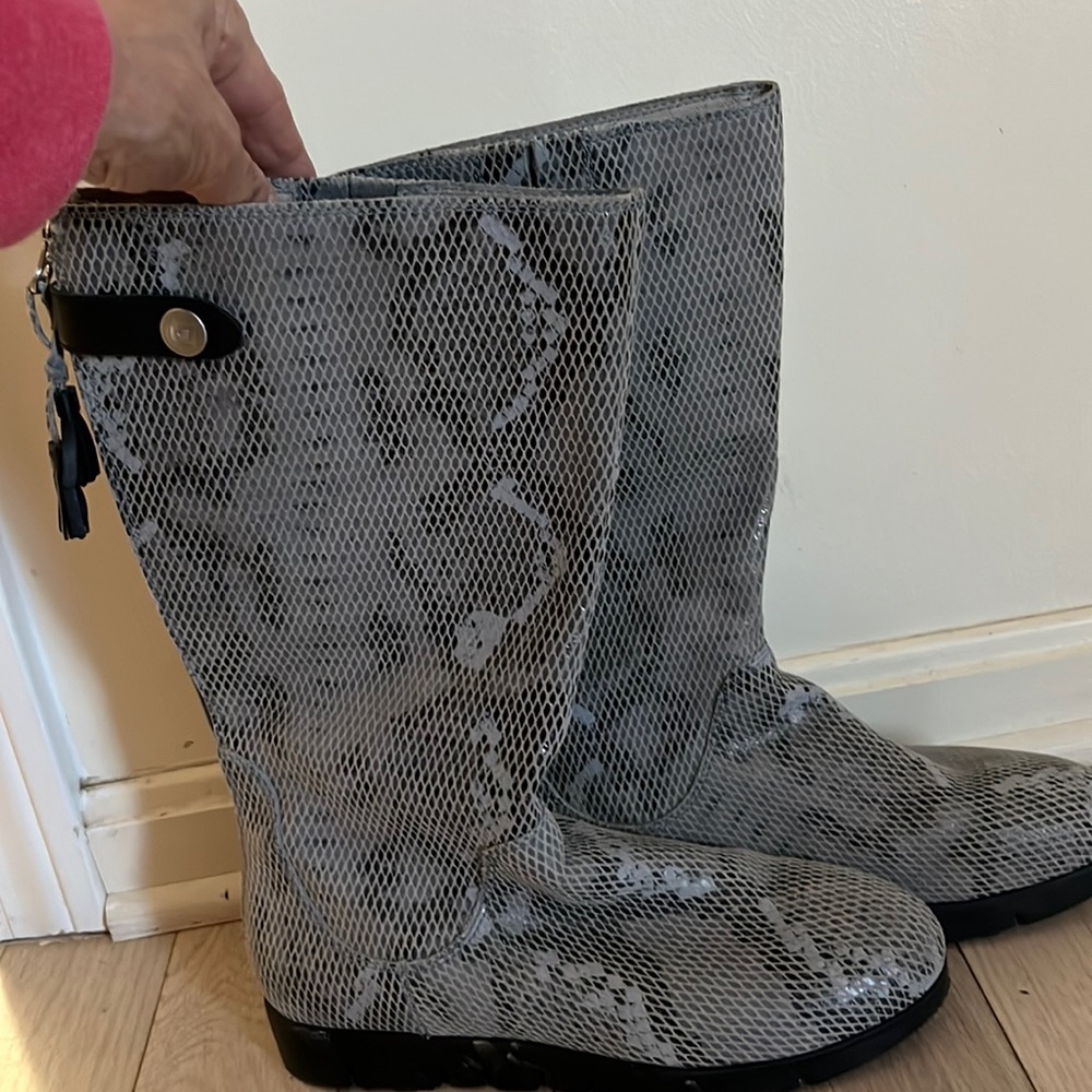 TSUBO designer snakeskin water resistant rain  boot